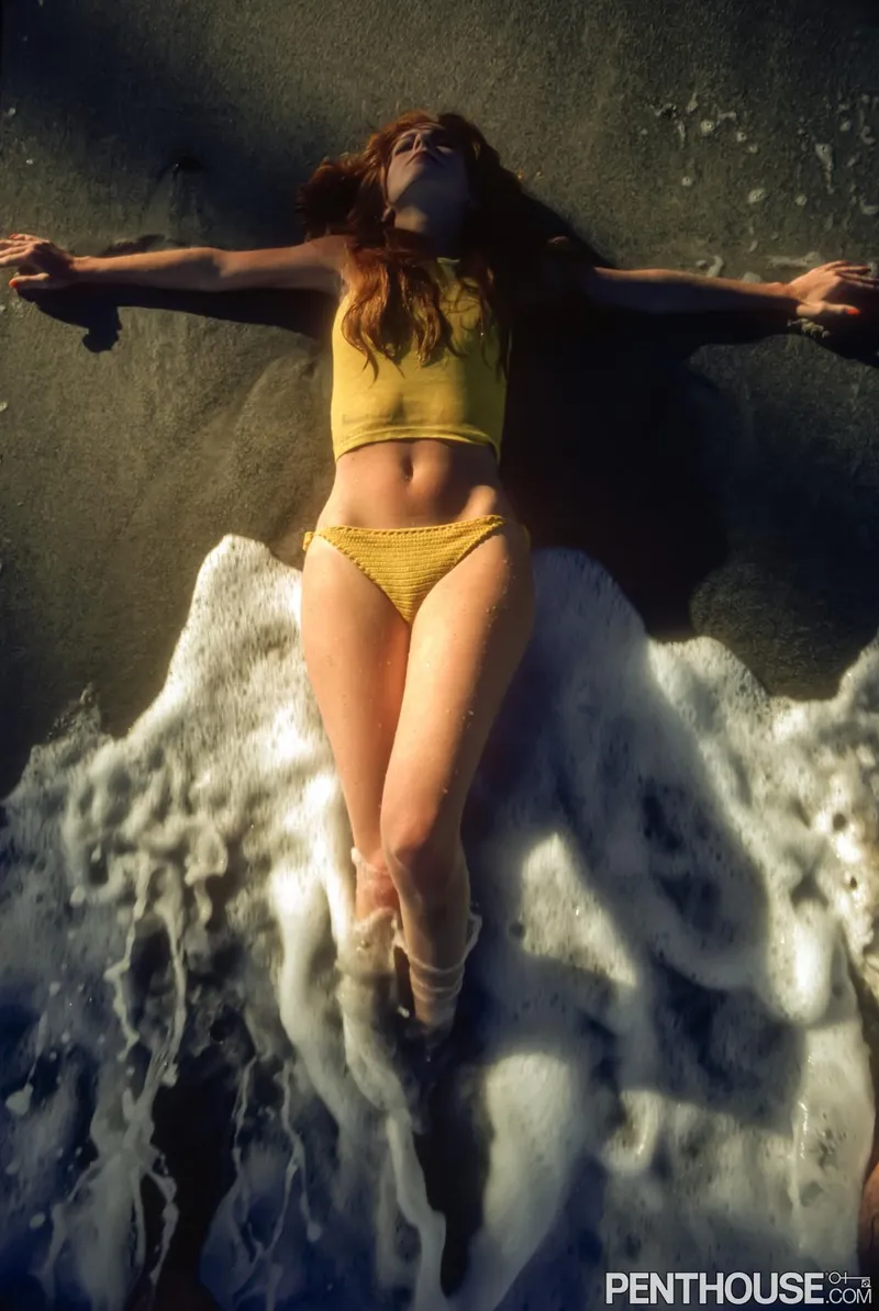 Thumbnail Glamorous Past: Victoria Lynn Johnson Shines in 1977 | bil-sabab