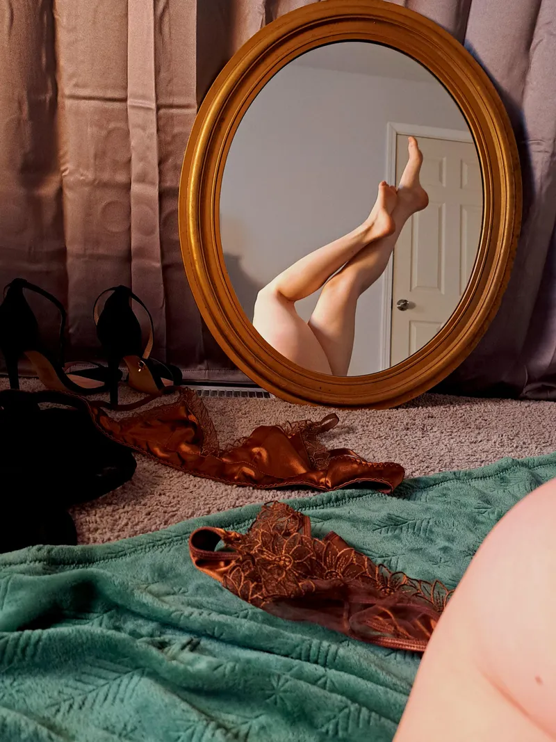 Thumbnail Lana-Next-Door's Artsy 5'4 Leggies Exposure