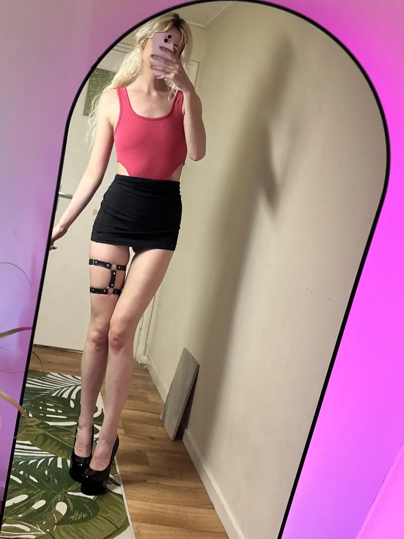 Thumbnail Short Skirts, Long Legs: A Peek at LanaPeaches__'s Style