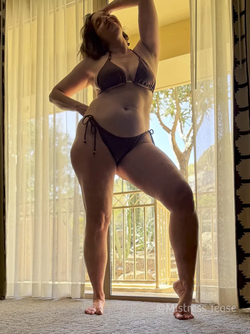 Thumbnail Unveiling mstrssts' 'Work in Progress' - A Journey through AmazingCurves