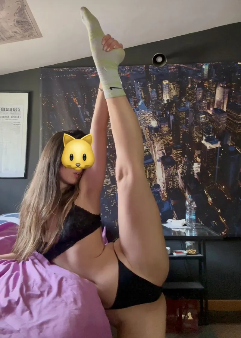 Thumbnail Enhance Your Flexibility with this Tight and Flexible Body Guide by Splitsgirl