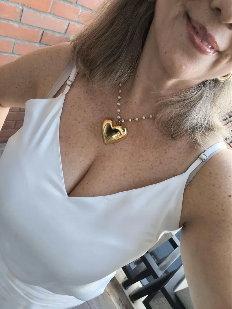 Thumbnail Revealing Momma's Raw Cleavage by Sarah_Diaz