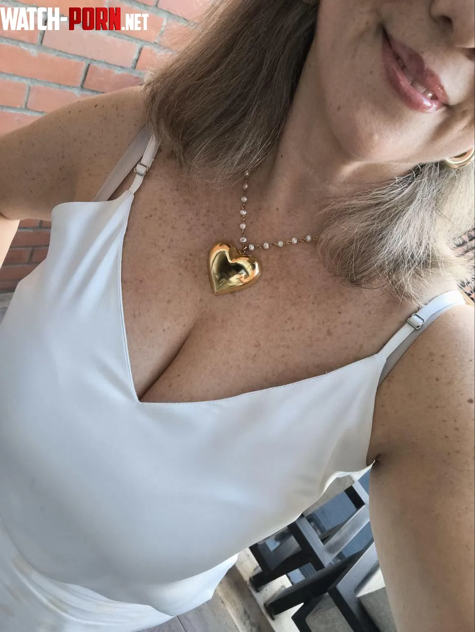Mommas raw cleavage by Sarah_Diaz