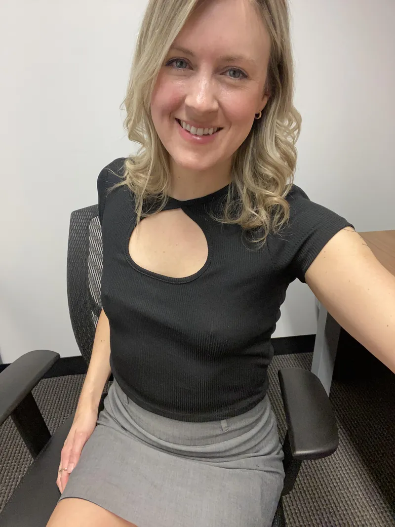 Thumbnail Liz_XO_ Knows She's Your Favorite Coworker braless