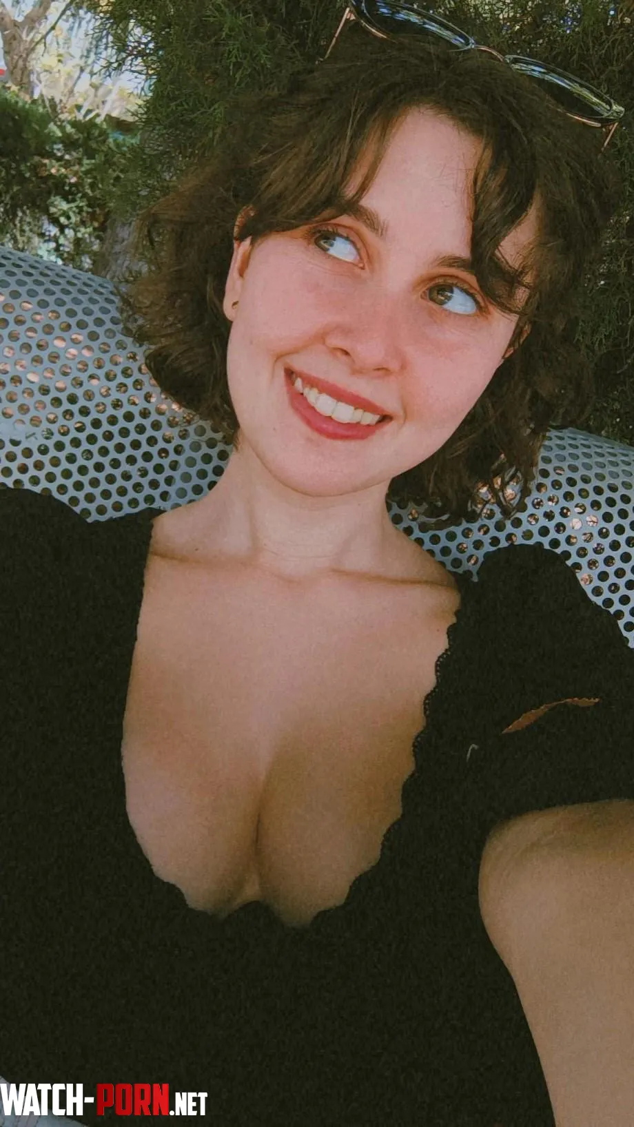 A perfect day to show off a cleavage. F22 by efosy
