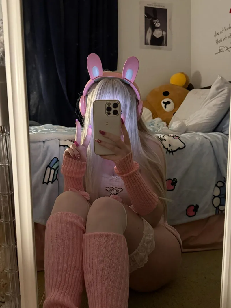Thumbnail Petiteschoolgirlxo's Revealed Freakiness - BunnyGirls Spirited Appeal