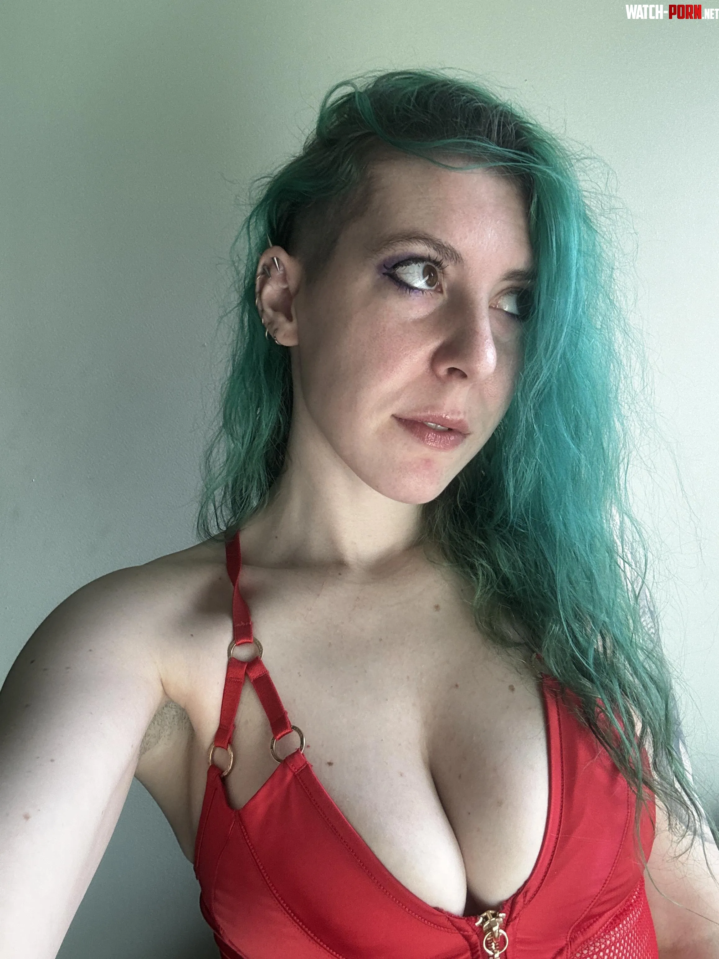 Bright red cleavage by sirenskiss3