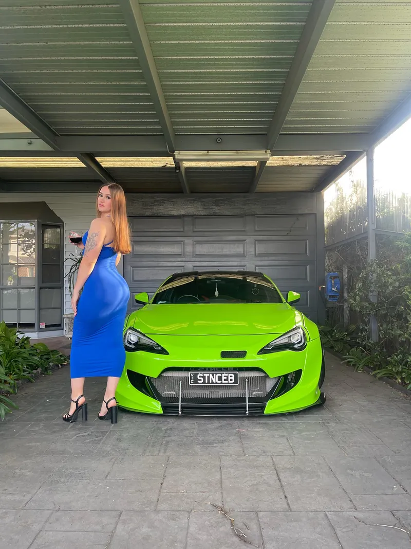Thumbnail EliseCrazy: A Daring Choice Between Me or the Car For a Spin