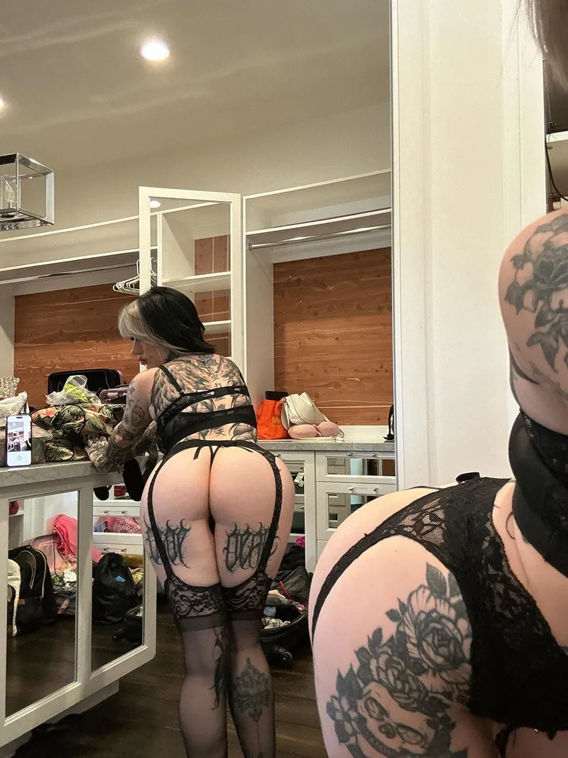 Thumbnail Exploring the World of Goth Butts with punkbarbiecx