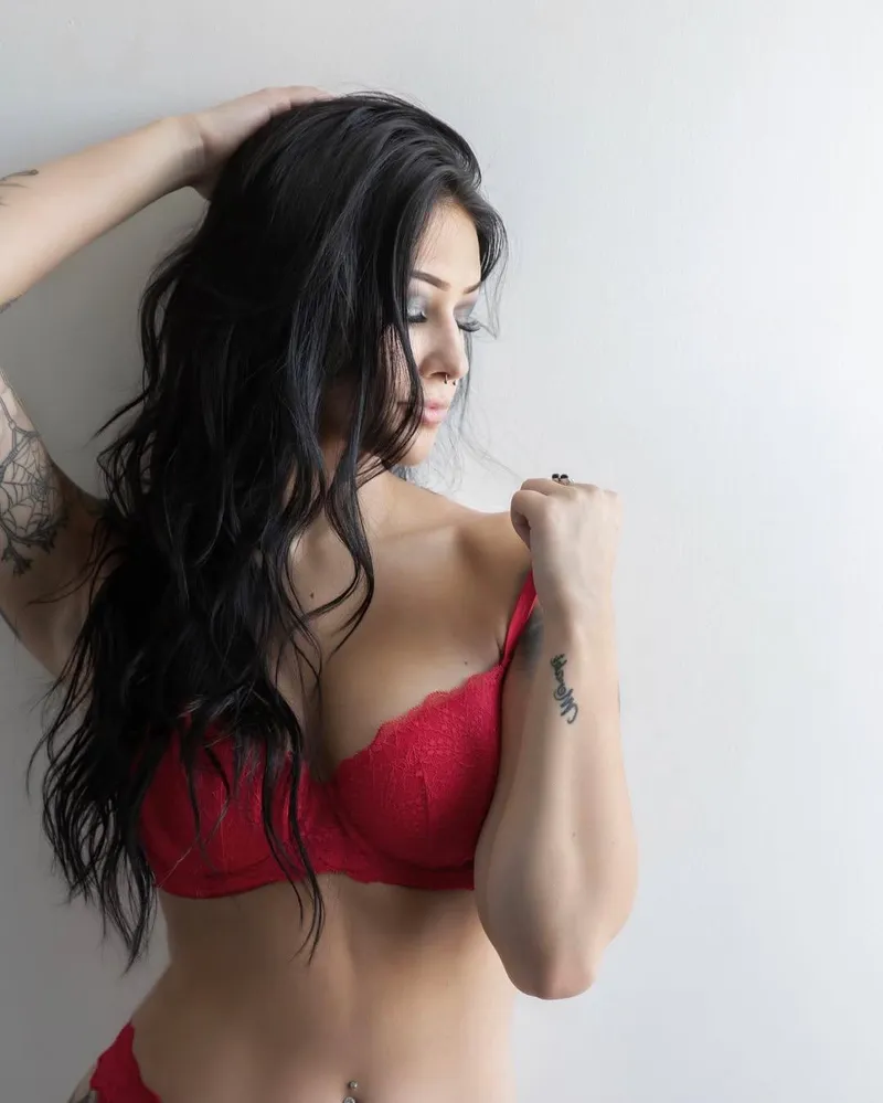 Thumbnail Passion in Red: Unveiling Sensual Secrets - MonroeKapital