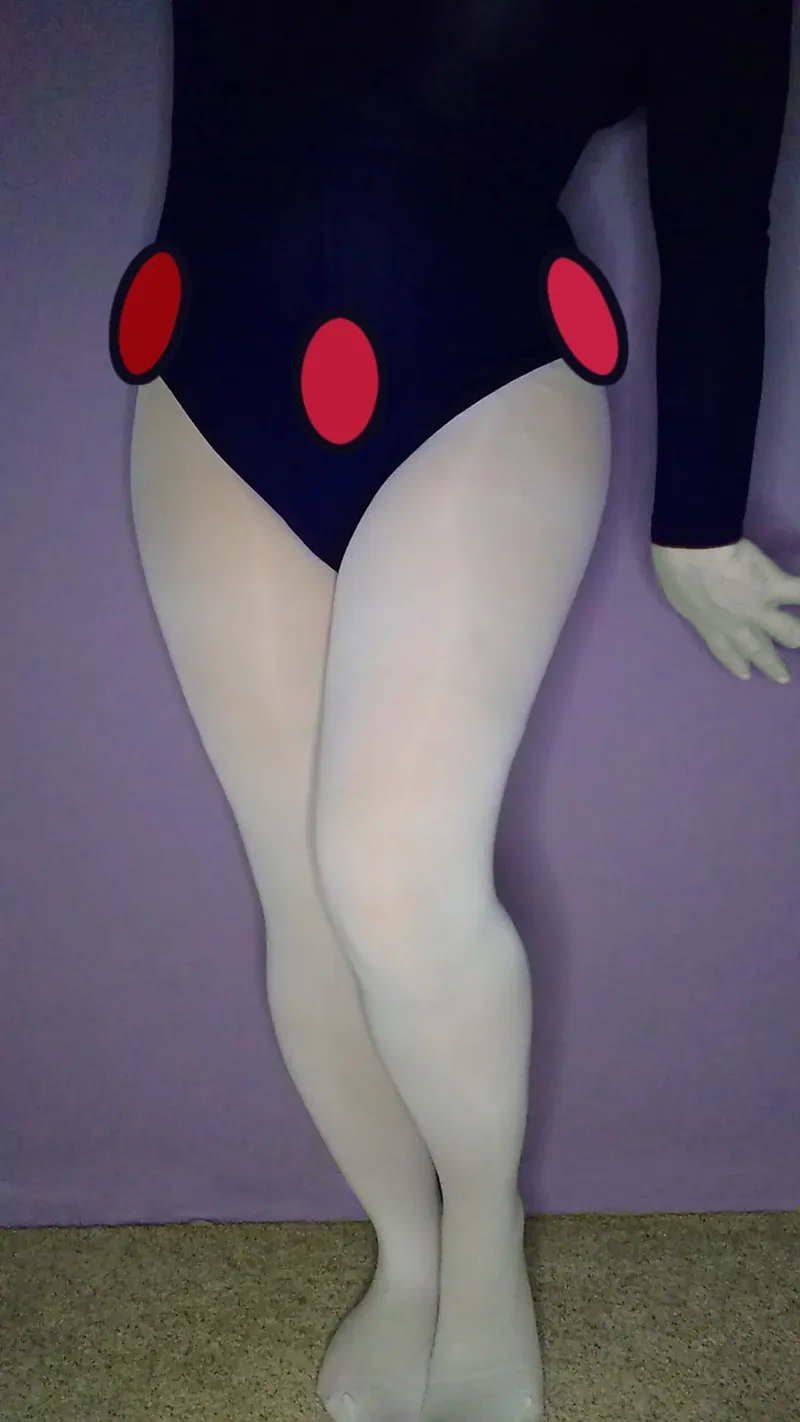 Thumbnail xox1234 Captures Raven's Alluring Legs