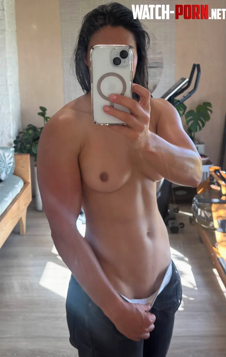 Your new favorite muscle mommy by AryFit