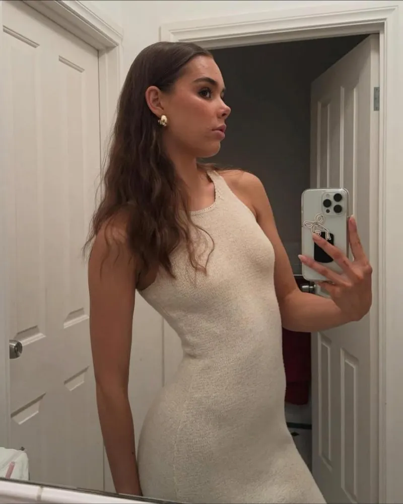 Thumbnail OA_VideoEssays Explores the Allure of Skin Tight Dresses