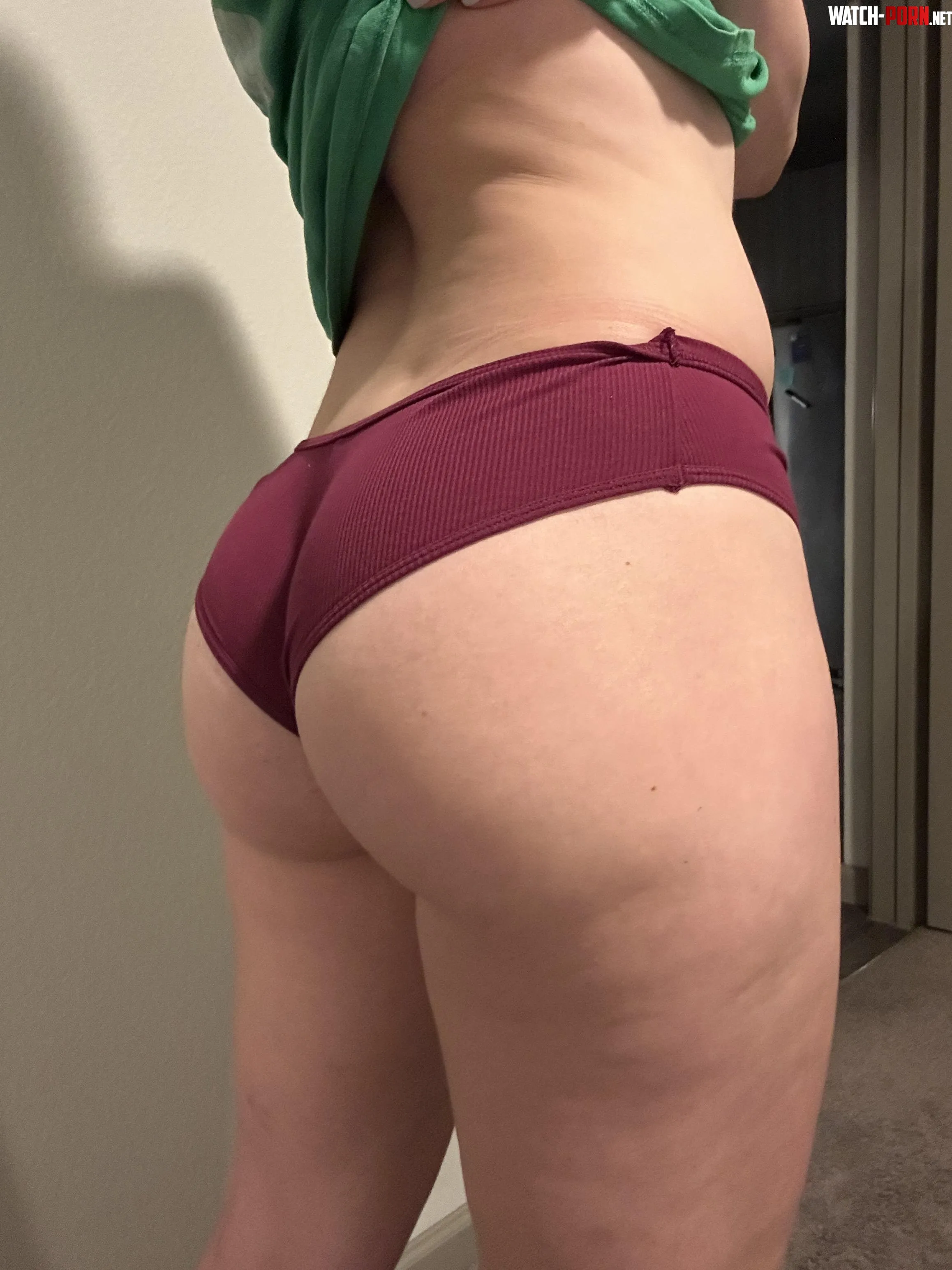 squeeze the cheeks [f] by cumwcourt