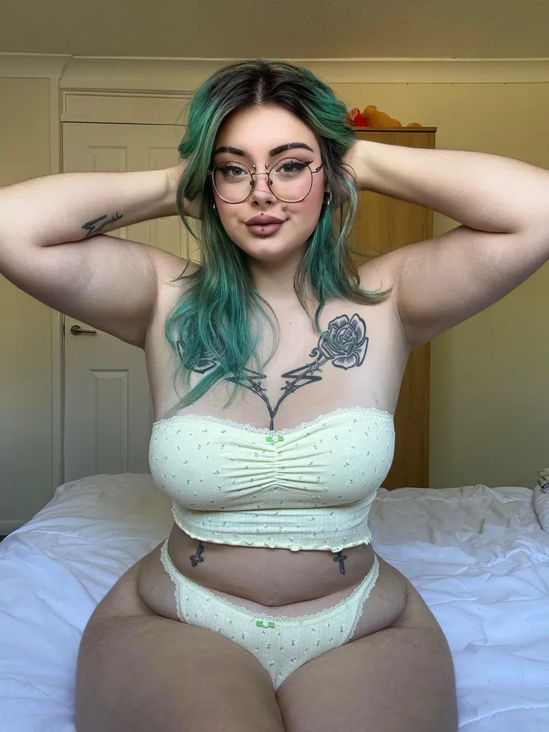 Thumbnail pastelxwh0re's Irresistible Offer: Thick Alt Girl Fantasy