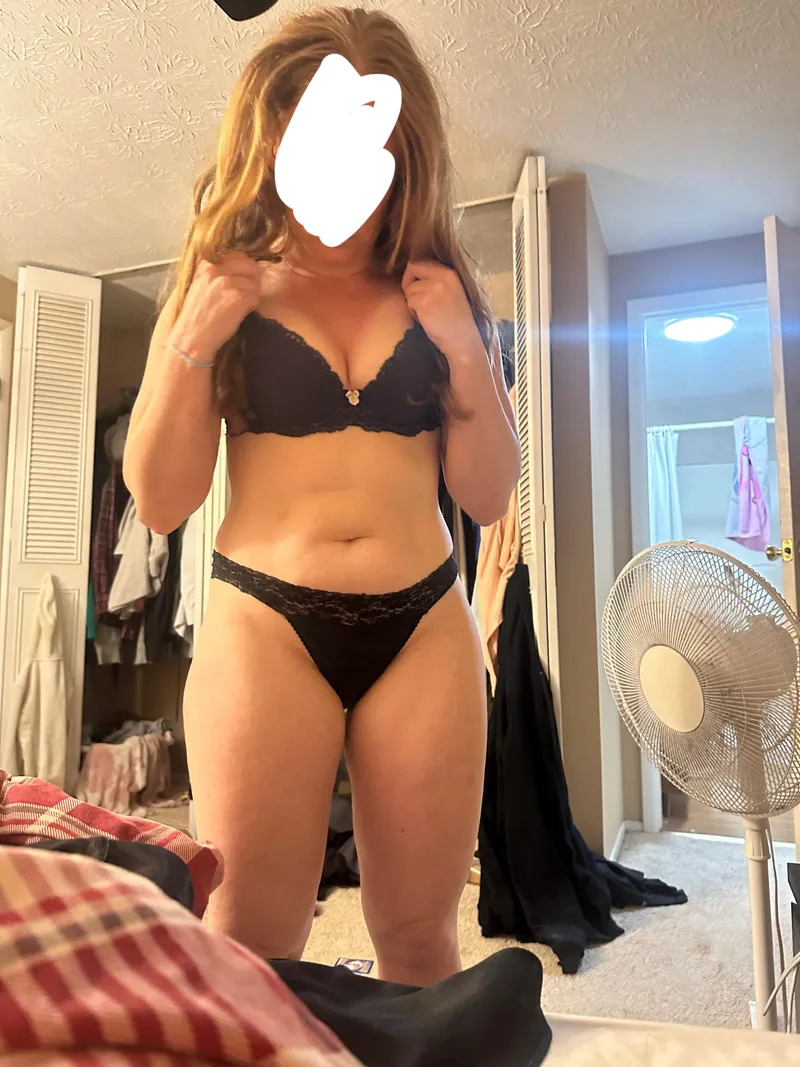 Thumbnail Seeking Dialogue: Engaging in Wife's Playful Fantasies