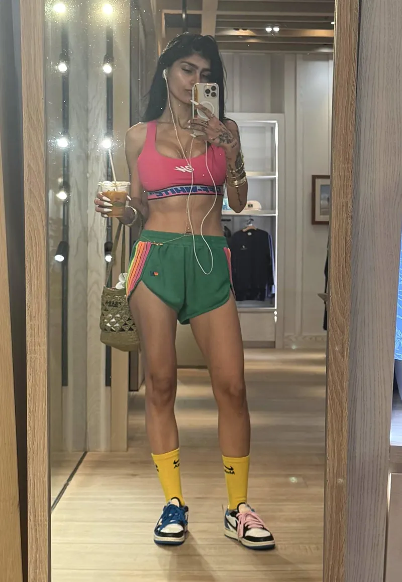 Thumbnail After Workout Selfie by Northern89Lights featuring Mia from Miakhalifa