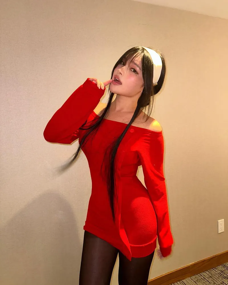 Thumbnail Stunning Yor Cosplay by diakimekos