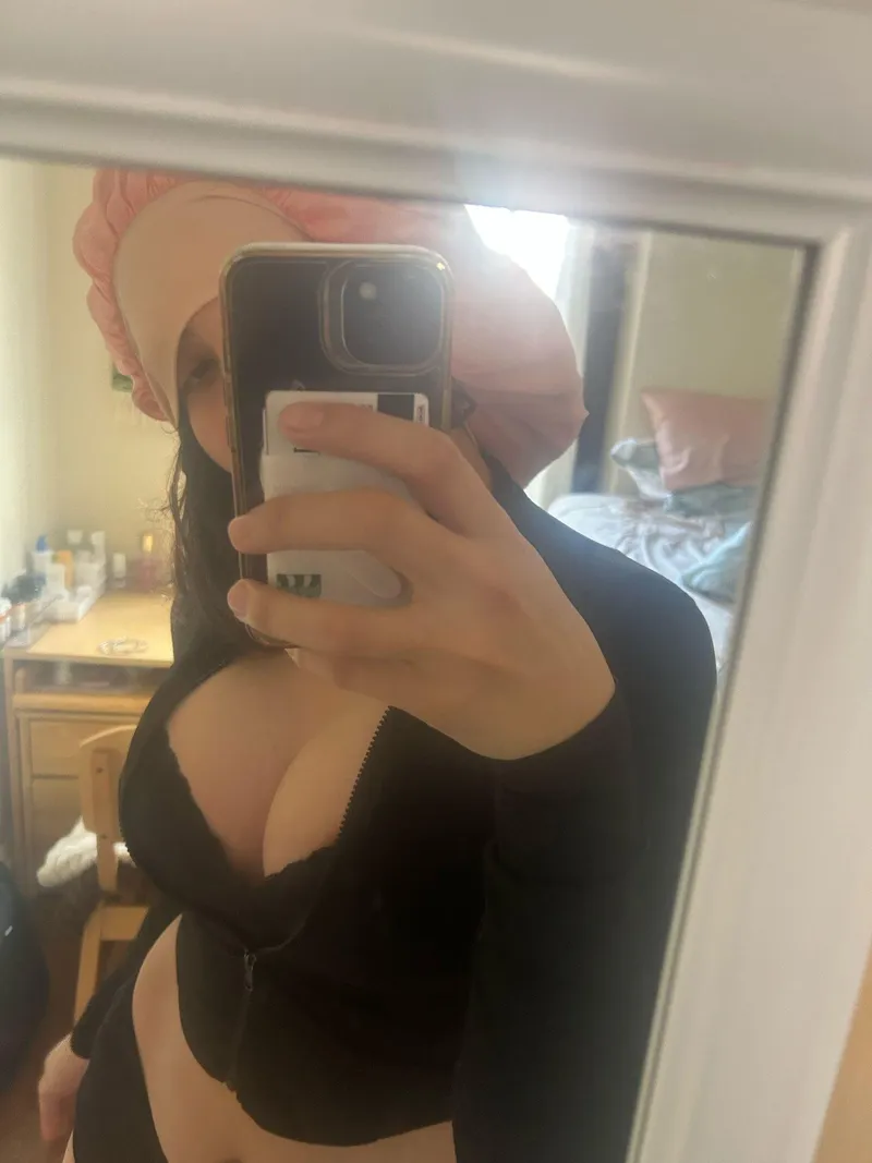 Thumbnail Revel in Height and Curves with cute_axlot