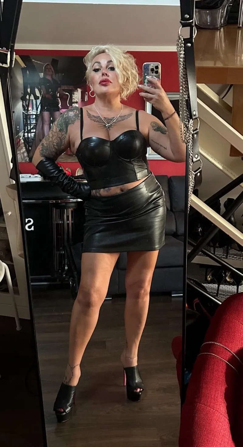 Thumbnail Unveiling the Allure of Mistress Sinpiedad in Ladies' Leather Fashion