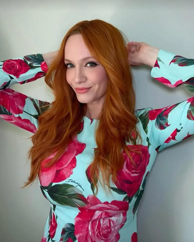 Thumbnail Sensual Roses Photoshoot by Desecr8or