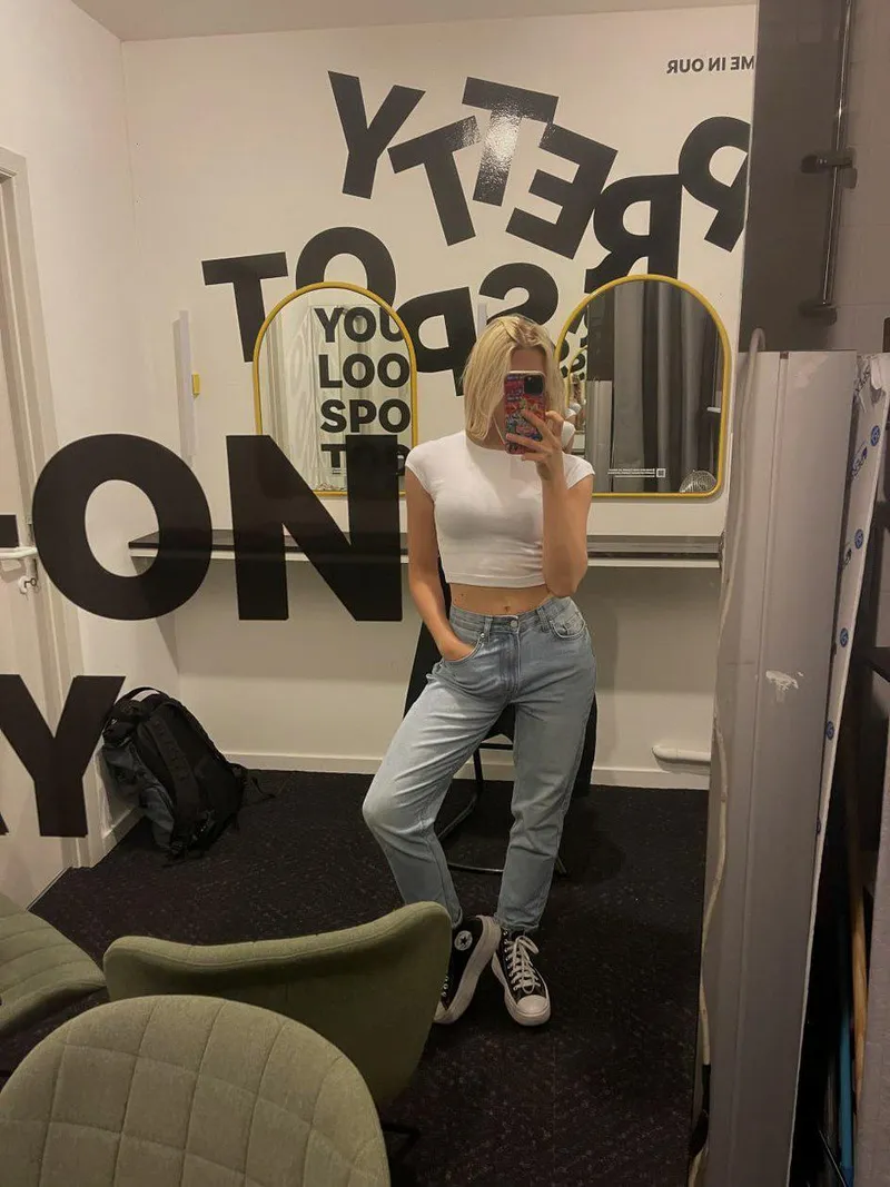 Thumbnail White Shirt and Jeans Day - SomewhereFamous2690's OOTD