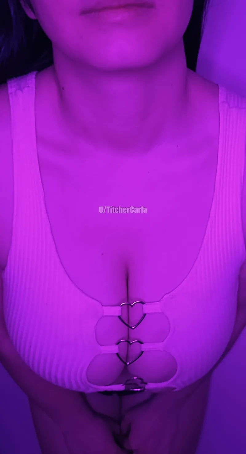 Thumbnail Hearts and Beauty: A Cleavage Showcase by TitcherCarla