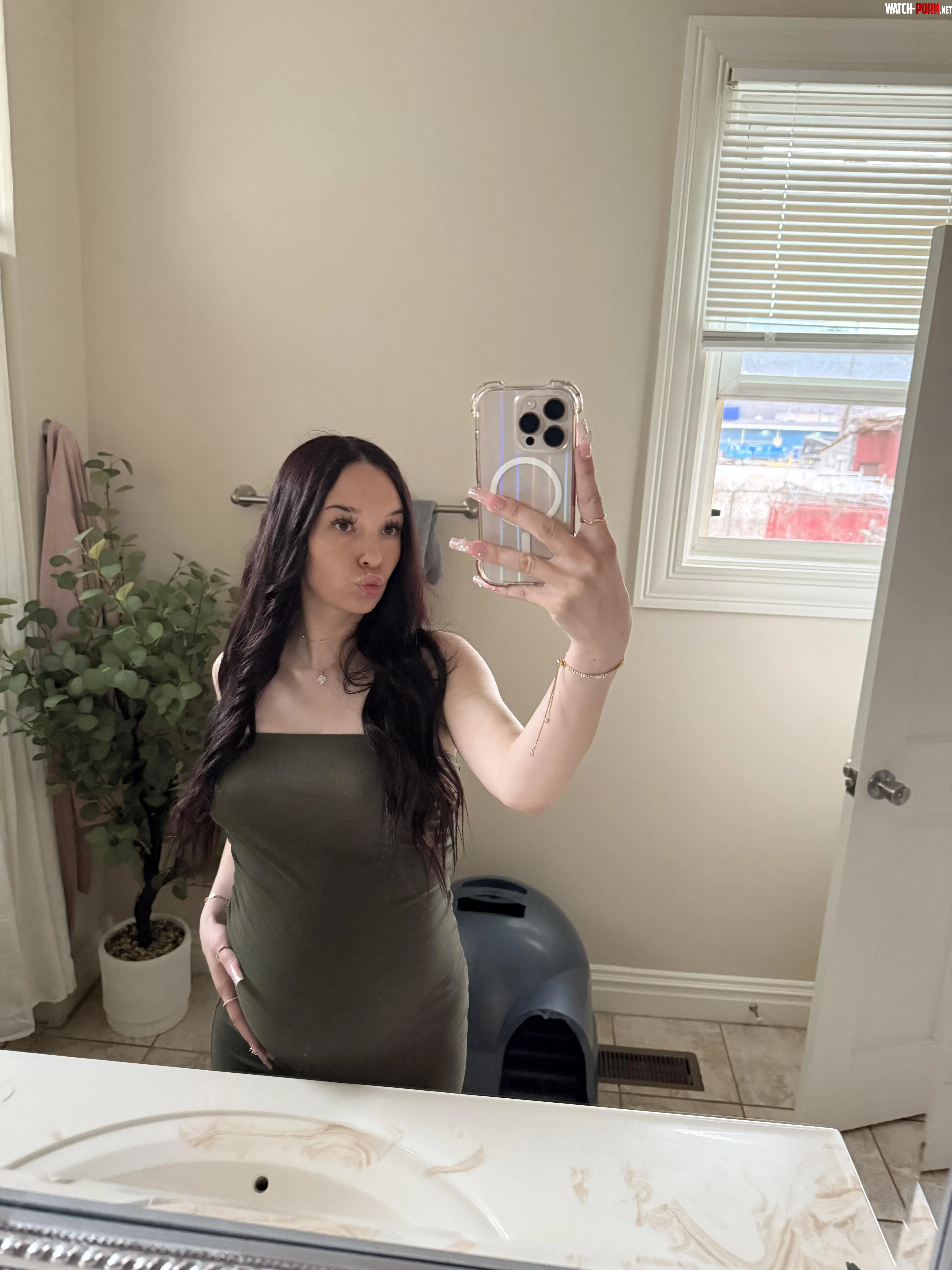 I love being petite & pregnant by xobaby222