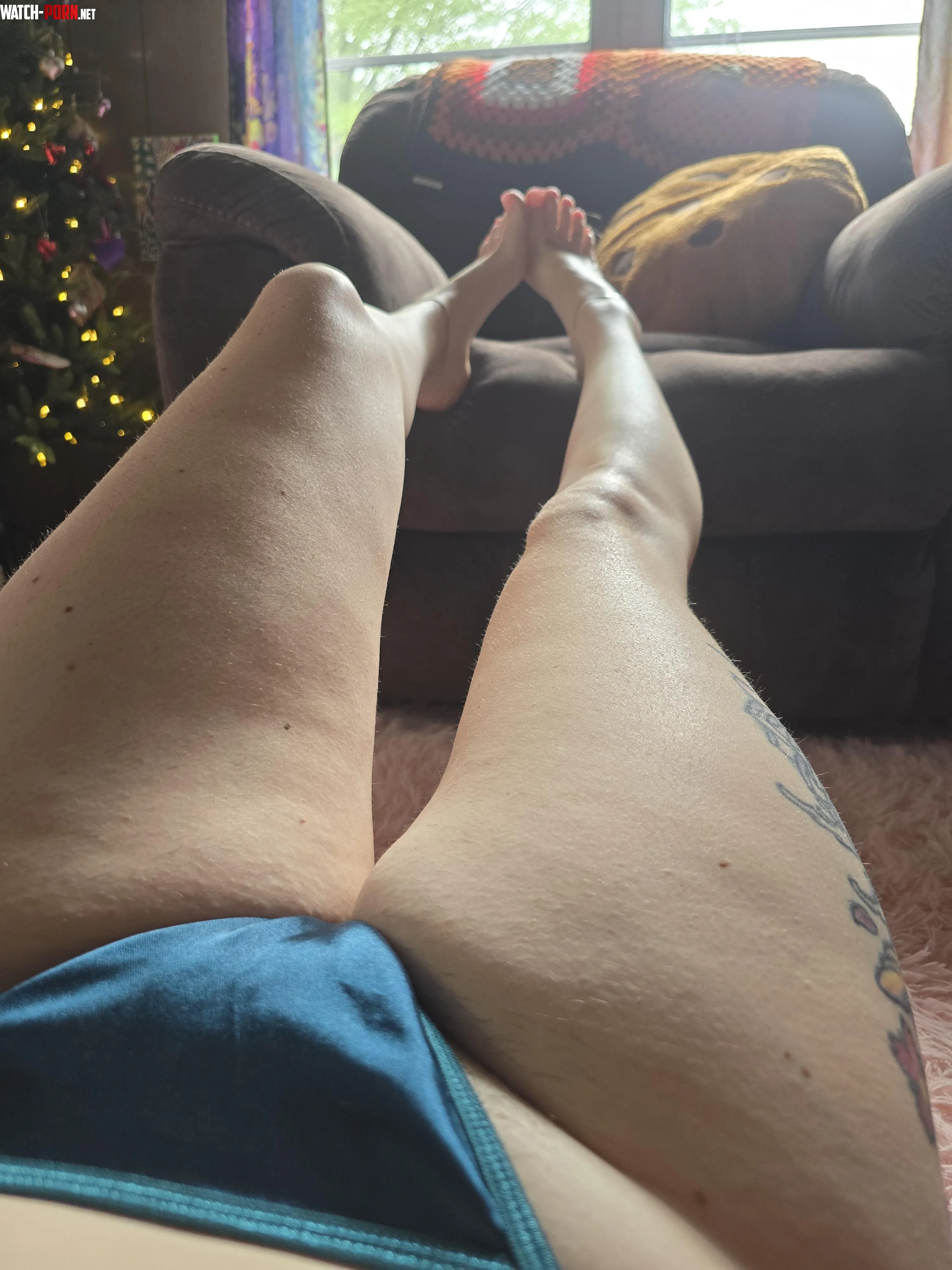 Long, loving kisses for my long legs. by freckledpeachfuzz