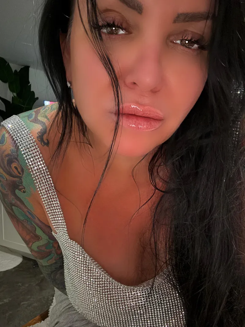 Thumbnail Discover the Beauty @coral_cavero on Instagram Hotties