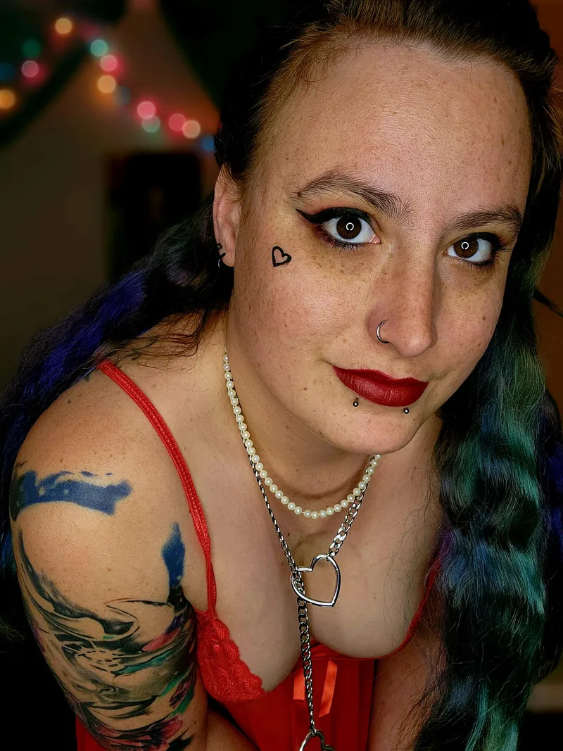 Thumbnail Embrace the Pin-Up Vibe with Miss_Evie_Kat on OnlyFans101