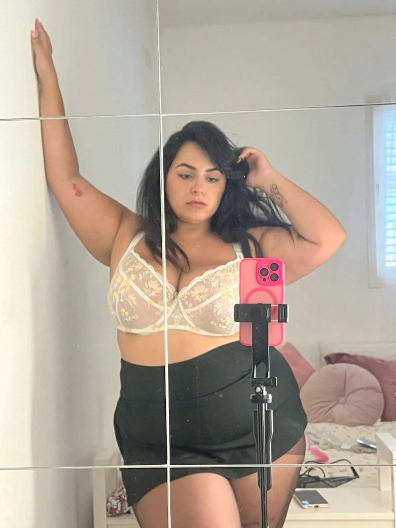 Thumbnail Clothes about to Tear: More Weight to Gain? by St3phlynnnxx
