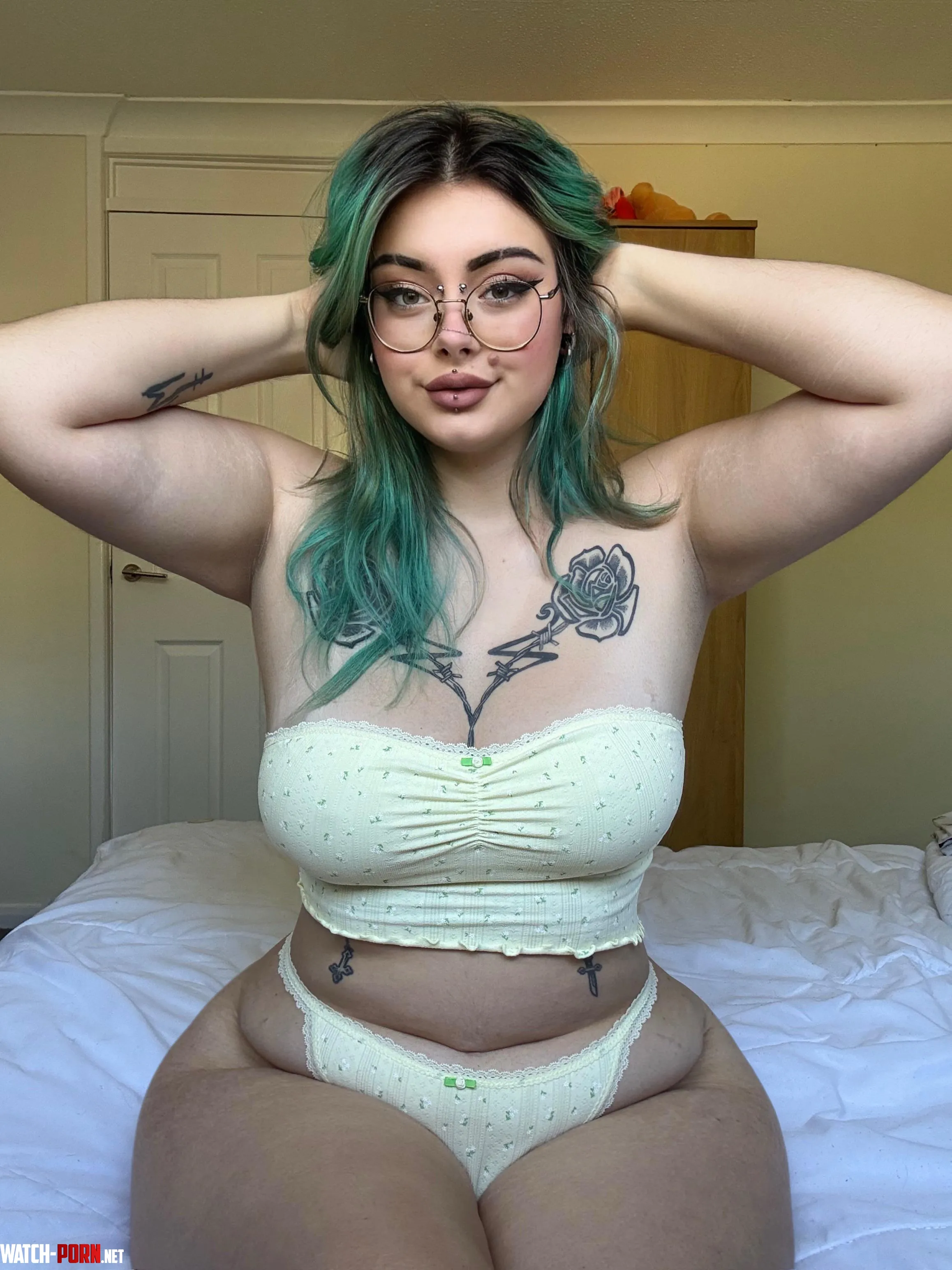 Your daily dose of thick alt girl by pastelxwh0re