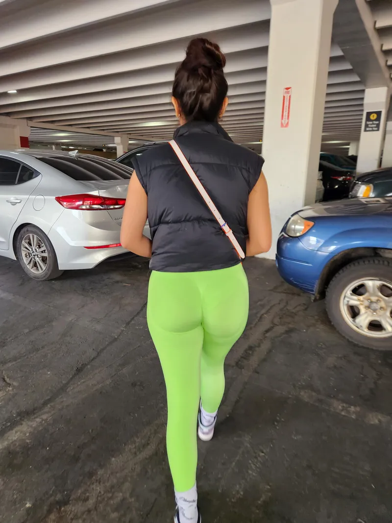 Thumbnail Back View Spotlight: The Legging Beauty | chiquiis | YogaPants