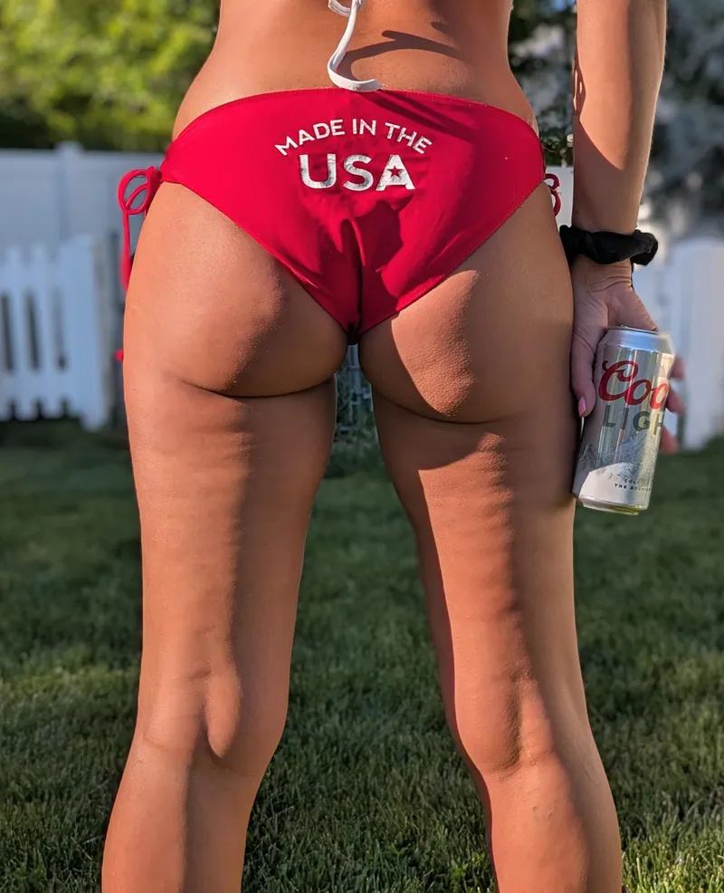 Thumbnail MollyRaeHash Shows Stars and Stripes in BikiniBodies