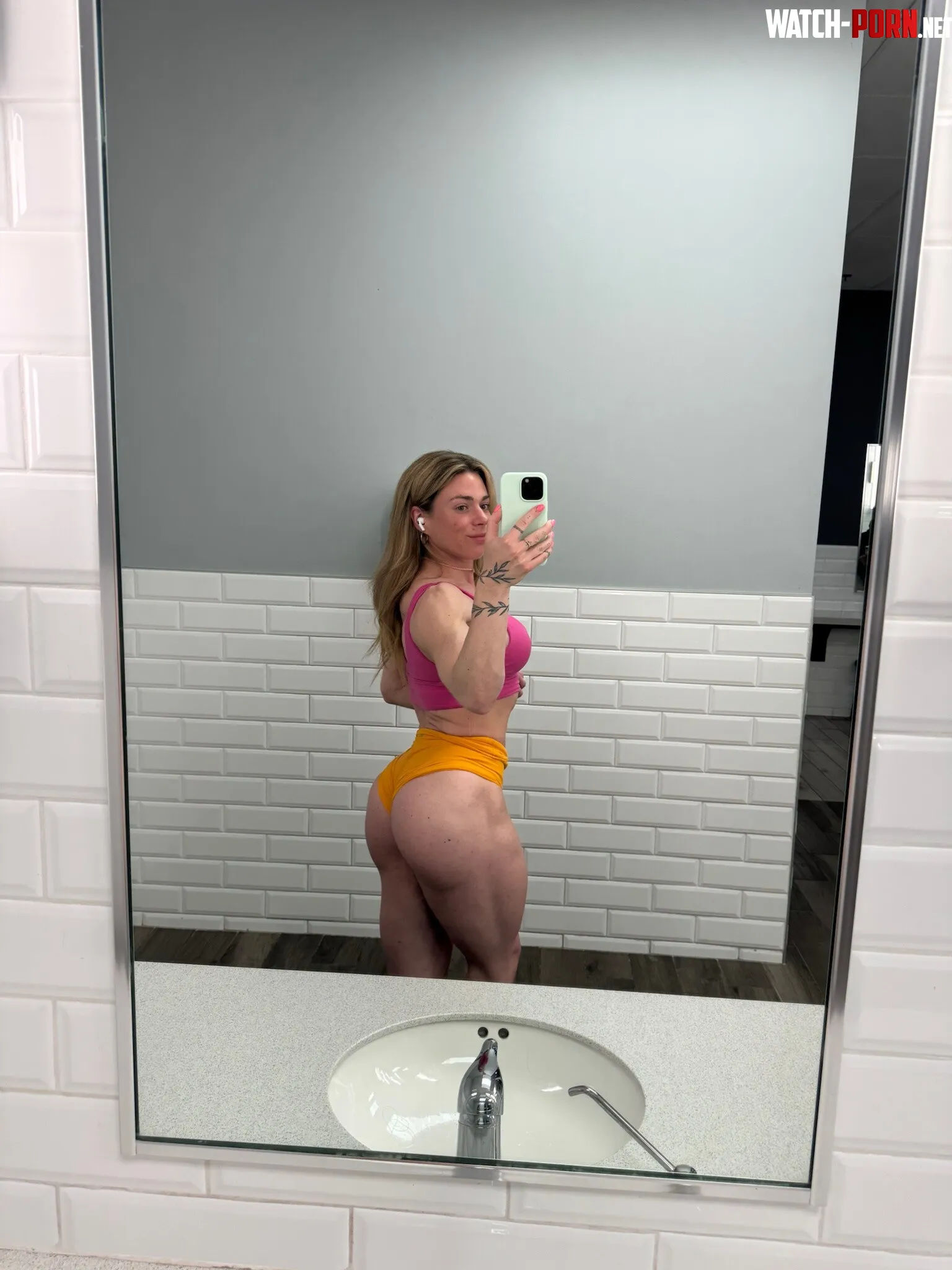 Shorts so tight my ass was hungry by mandaiiiii