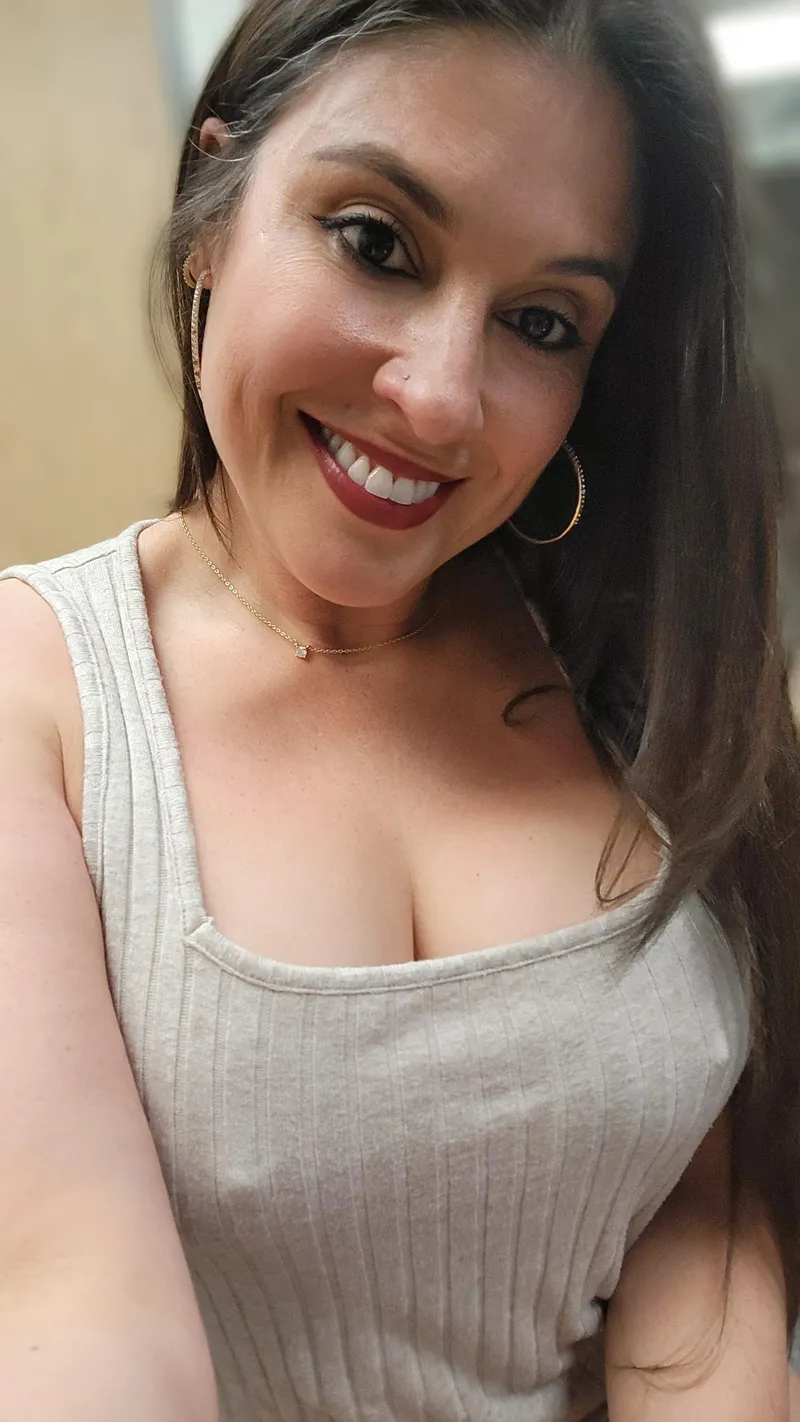 Thumbnail Should Women Over 40 Go Braless? cc51817 Shares Insights