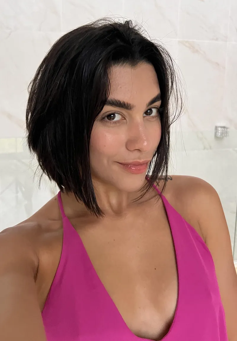 Thumbnail Just a Nice Wholesome Selfie by Brinnickenn | Shorthairchicks Category
