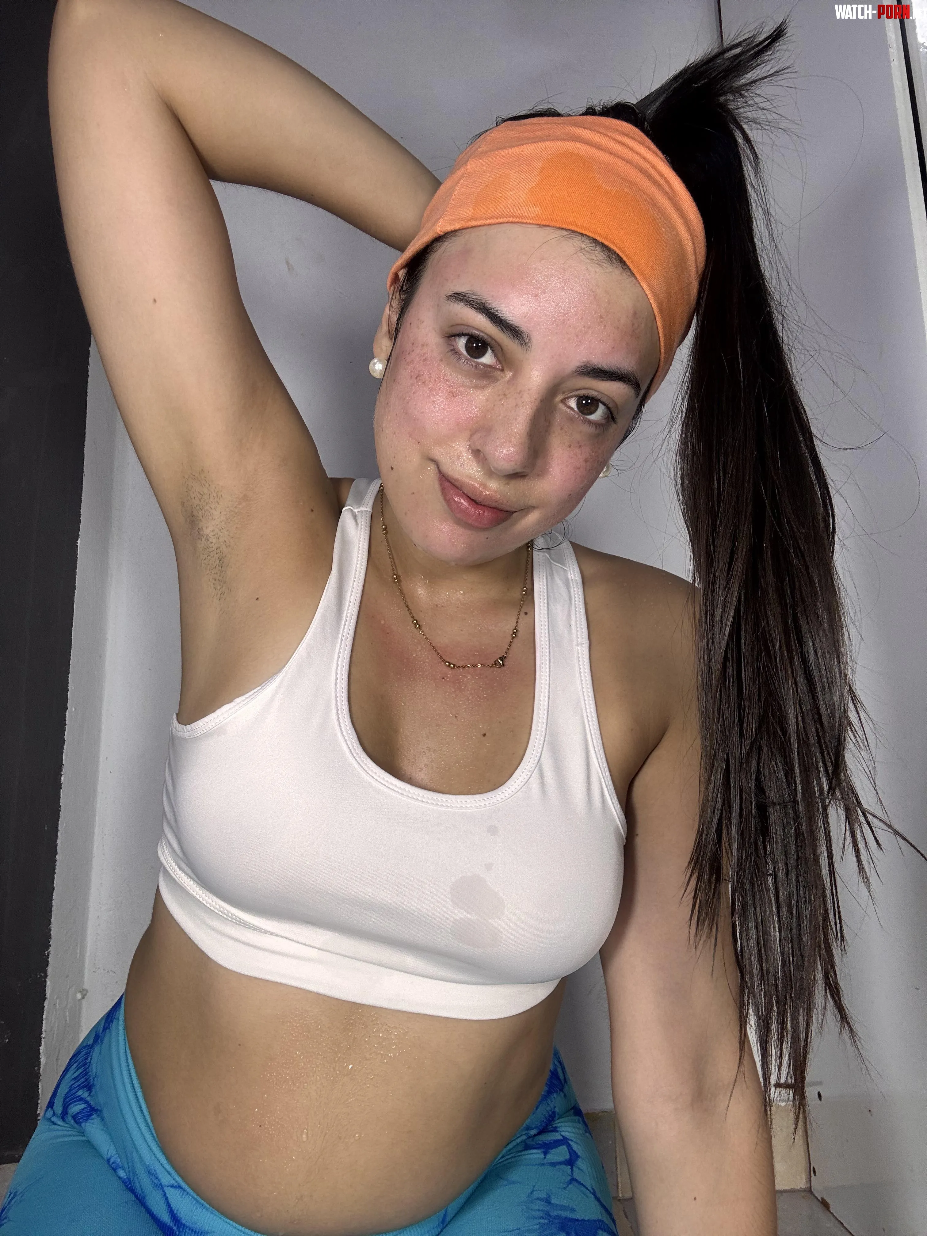 Totally sweaty body after 45 minutes of intense cardio by Tamysm1th