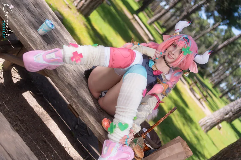 Thumbnail Kerocchi Shows Off Varesa Cosplay in a Creative Twist for CosplayLewd