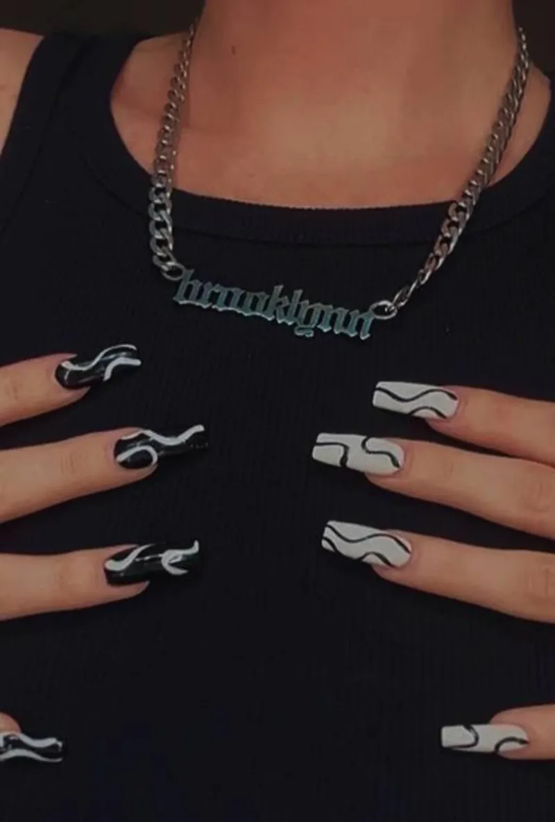 Thumbnail itsbrooklynnk's Sensual Nail Drag: A Breathless Encounter