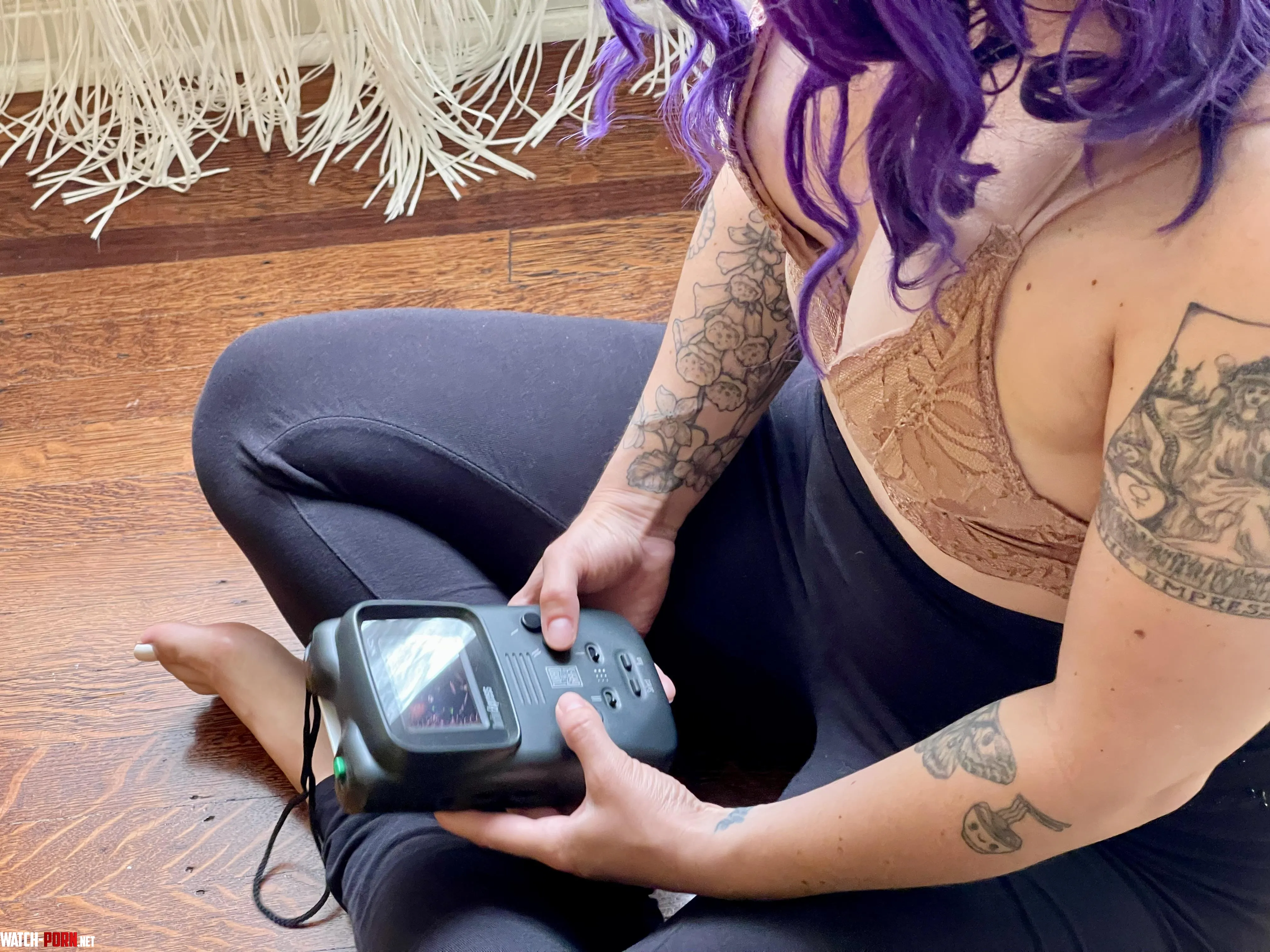 who wants to play? 😈 [F] by Agente-Provocatrice