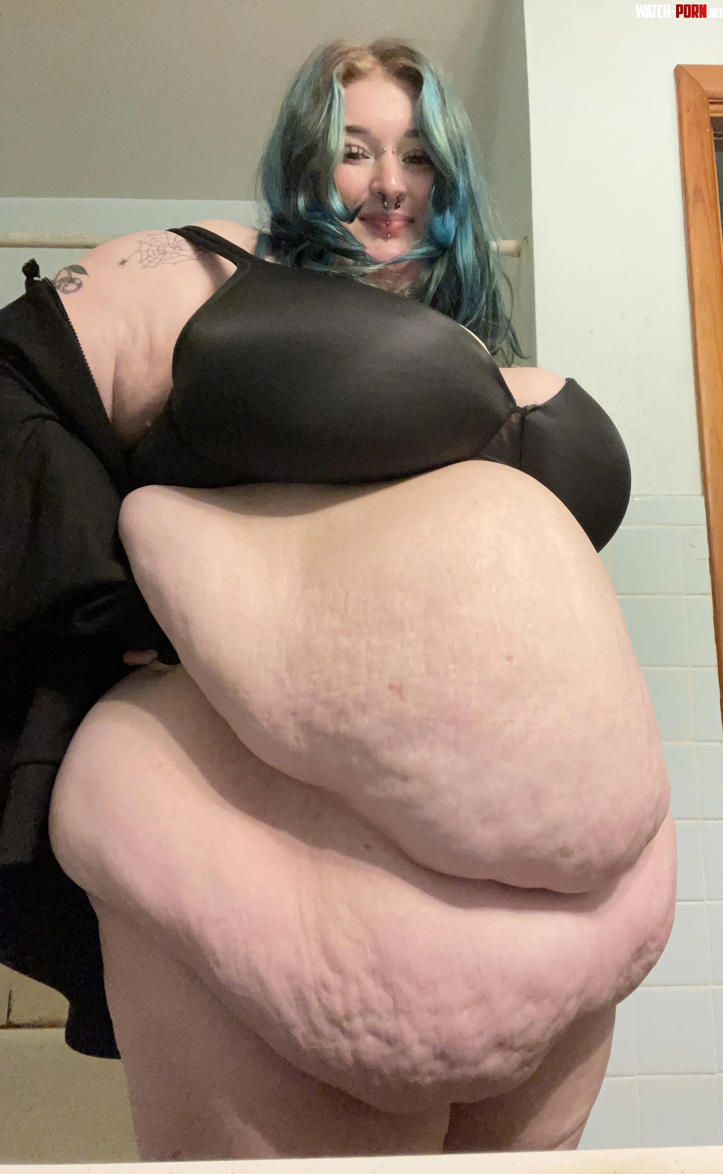 Something about a side view is just hot by thottieronnie