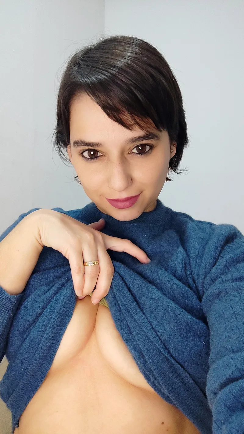 Thumbnail Powerful Eyes: Short Hair Chick's Statement by rahelbald