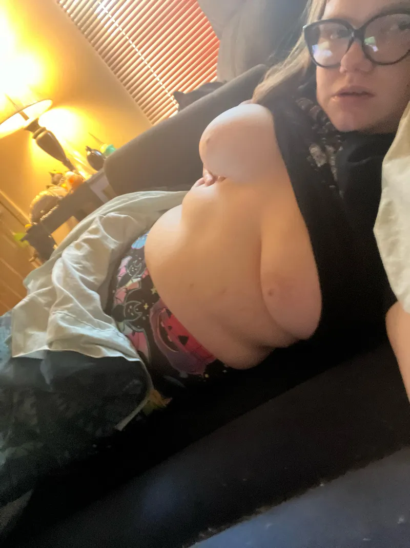 Thumbnail Battling Loneliness: maddiethekittenlo Seeks Connection