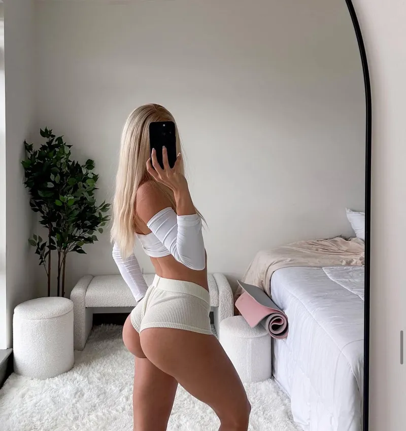 Thumbnail Kan Jag Locka Dig Till Min Säng Ikväll?😅 by isabelleinswe