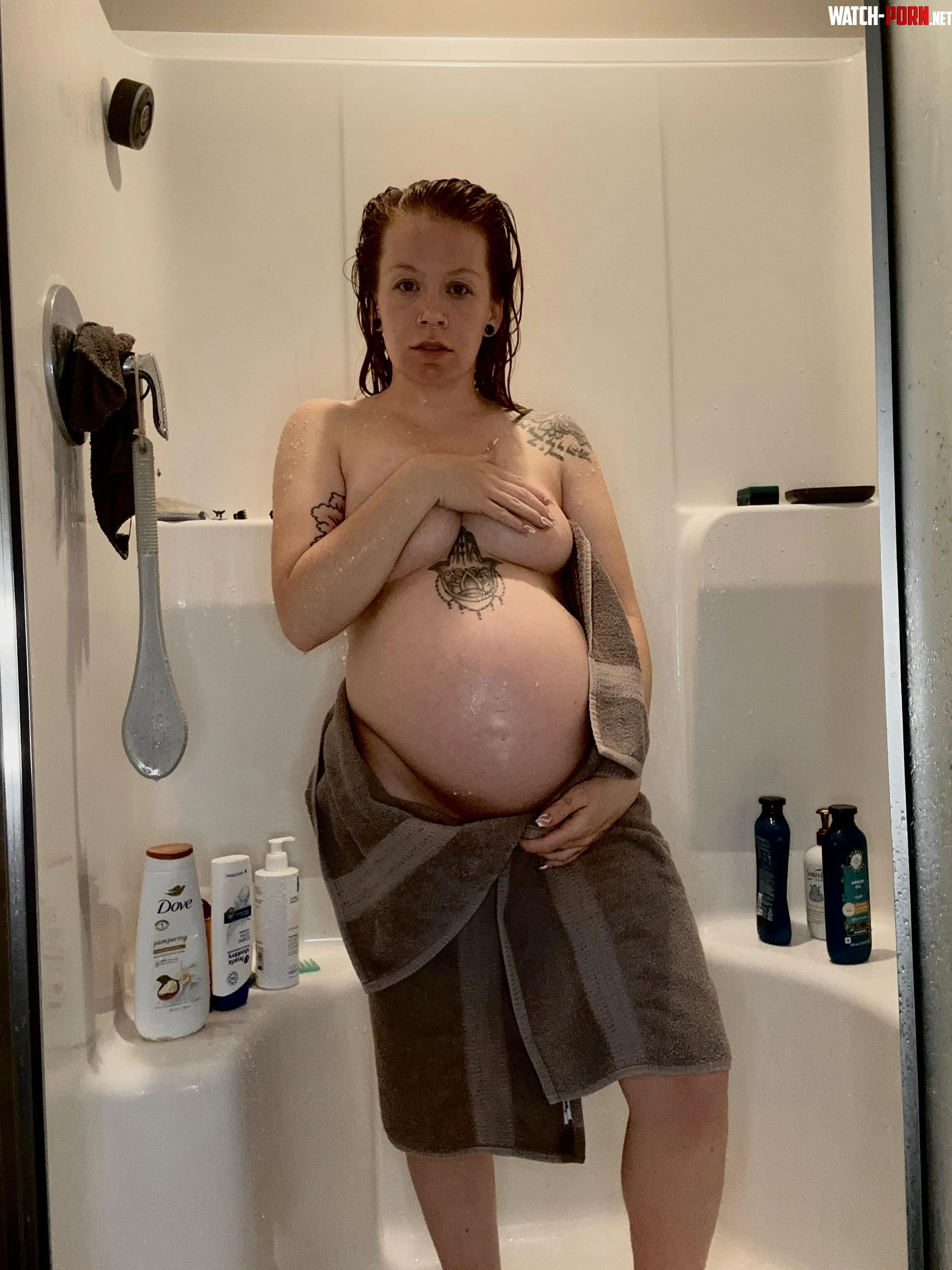 Who’s up for oiling up my pregnant body for me? 🥵 by wildlymee