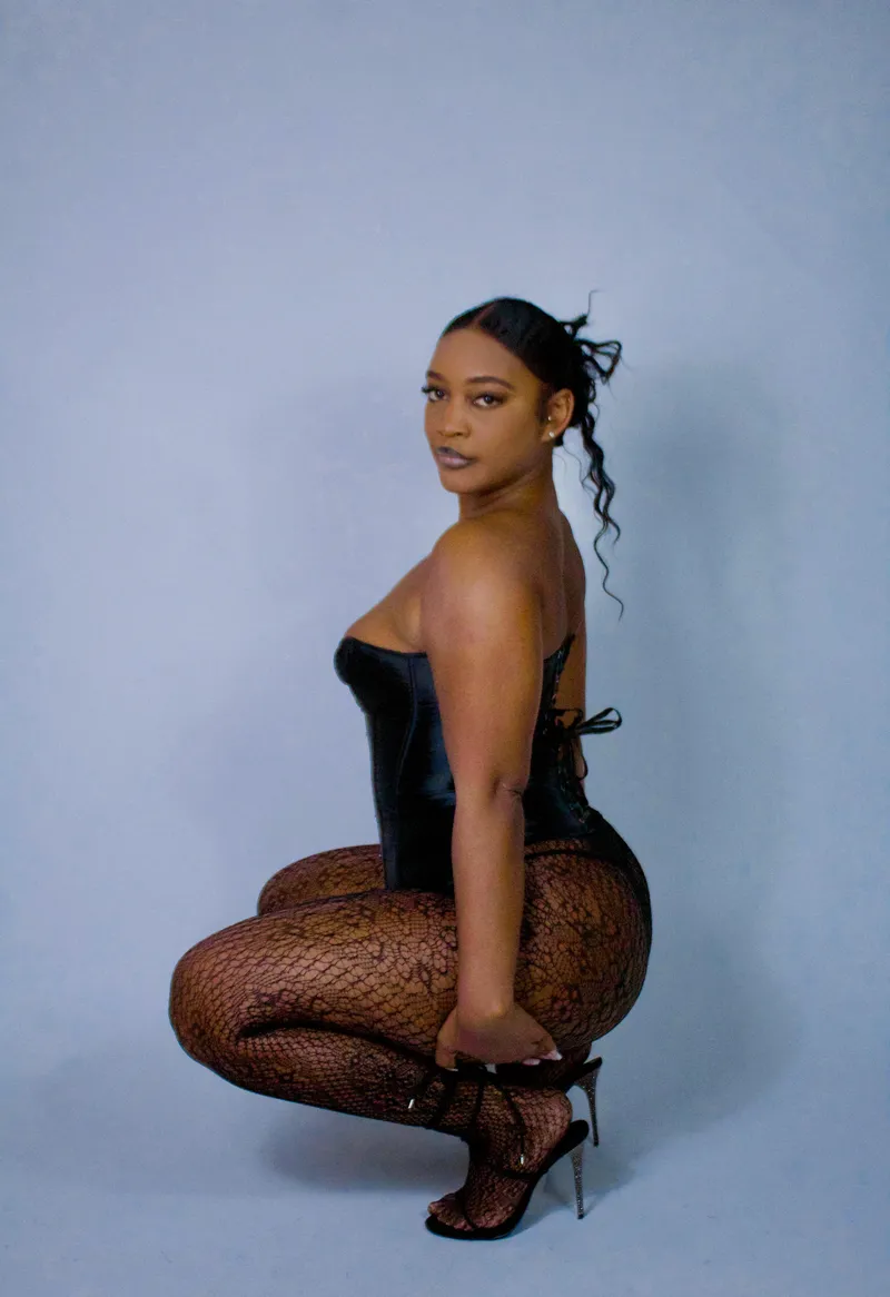 Thumbnail Explore @sexiiazzlexx's Instagram Hottie Vibes | InstagramHotties