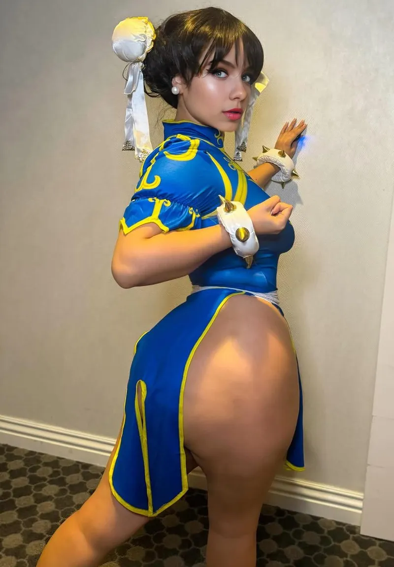 Thumbnail Beginning_Strain_372's Debut in Cosplay: The Legendary Chun-Li | cosplaybutts