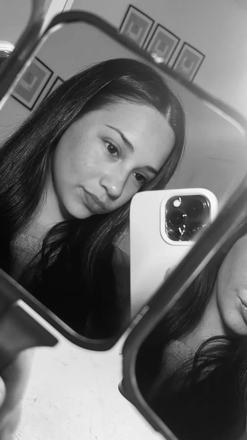 Thumbnail First Mirror Selfie Post: Breaking the Ice | miaxrosex